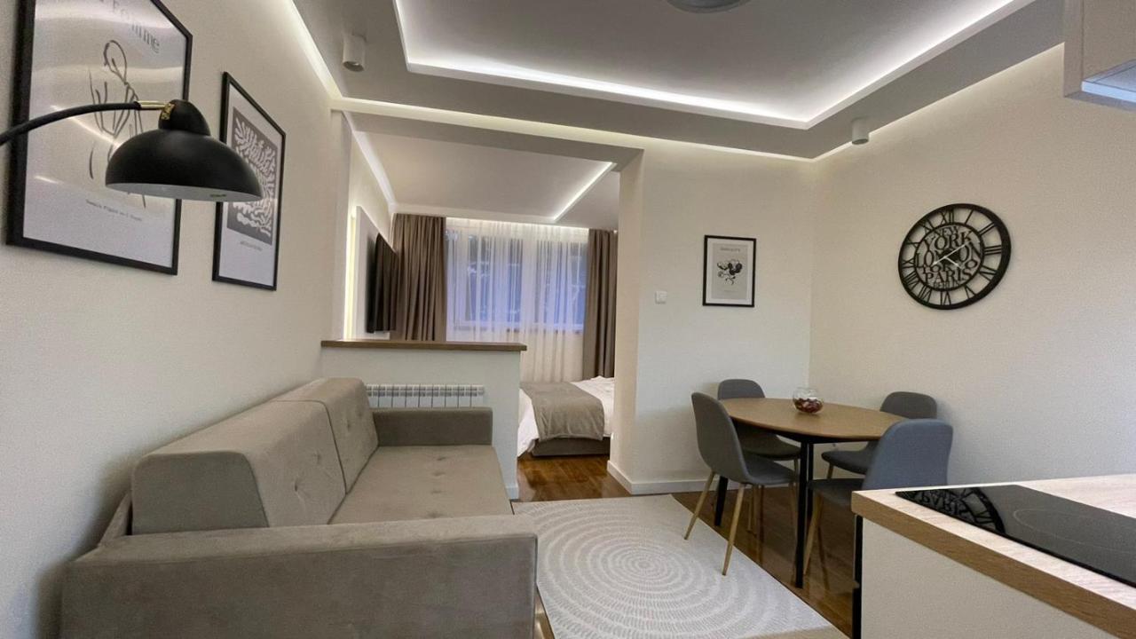 Luka Luxury Апартамент *